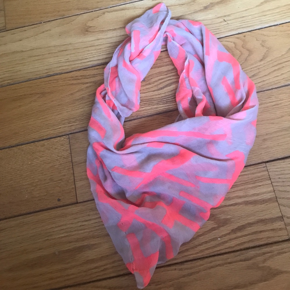 Neon pink/light grey scarf