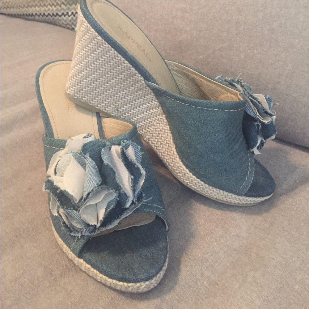 Love these!  Comfortable and cute.