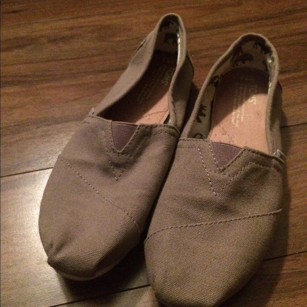 Women's Brown TOMS classic size 9.5