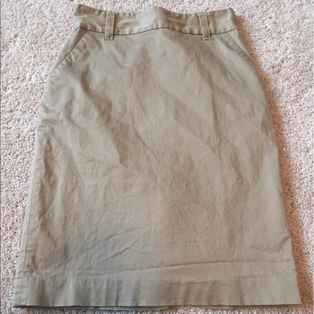VGUC Banana Republic 0P khaki tan pencil skirt.