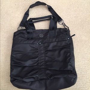 Lululemon triumphant tote