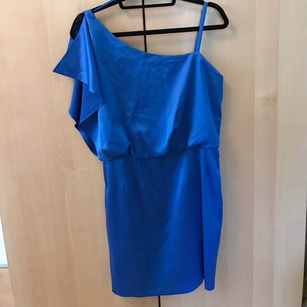 Jessica Simpson - Blue Off the Shoulder Dress