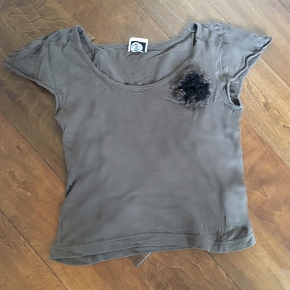 Tee with corsage - Picture 1 of 2