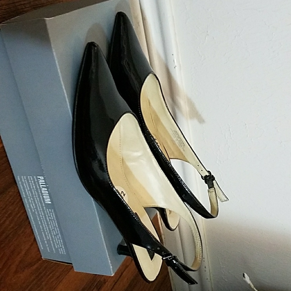 Bandolino Sling back black heels