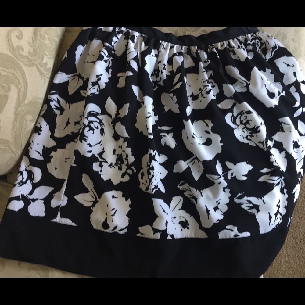 🅿️Black and White Skirt