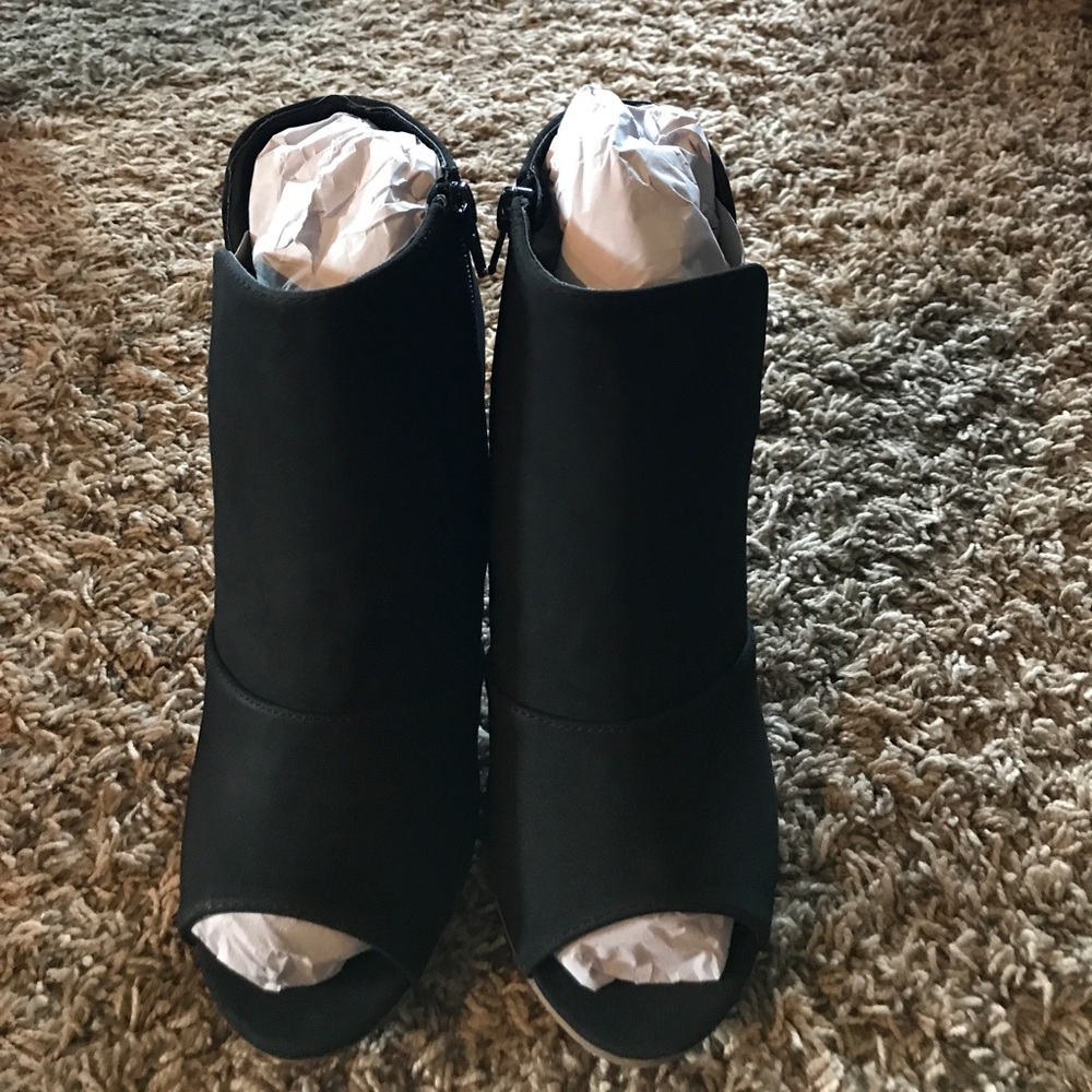 Black bootie