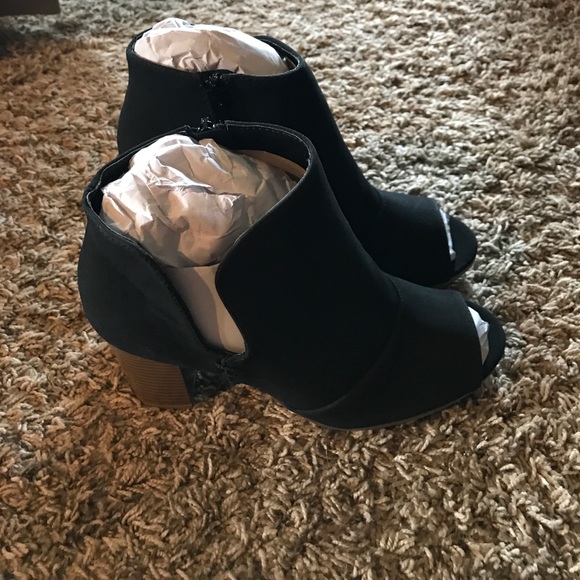 Black bootie - Picture 2 of 4