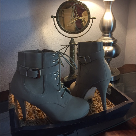 Used boots - Picture 2 of 2