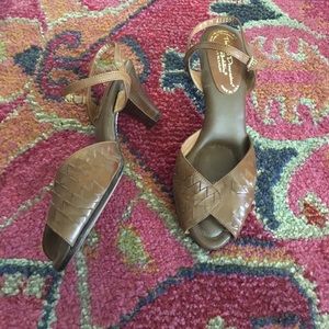 Vintage brown leather woven heals