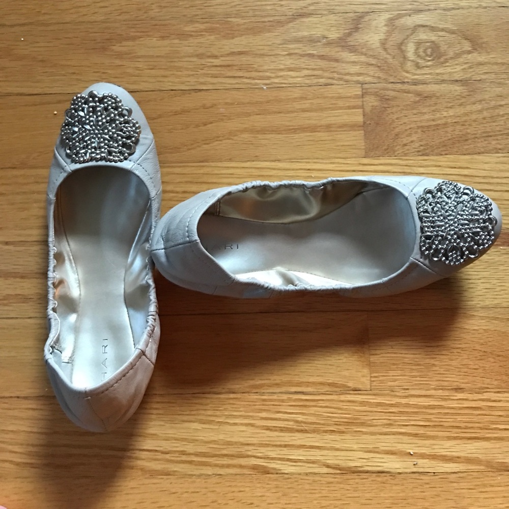 Valerie Tahari flats