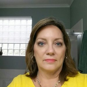 Meet your Posher, Deborah