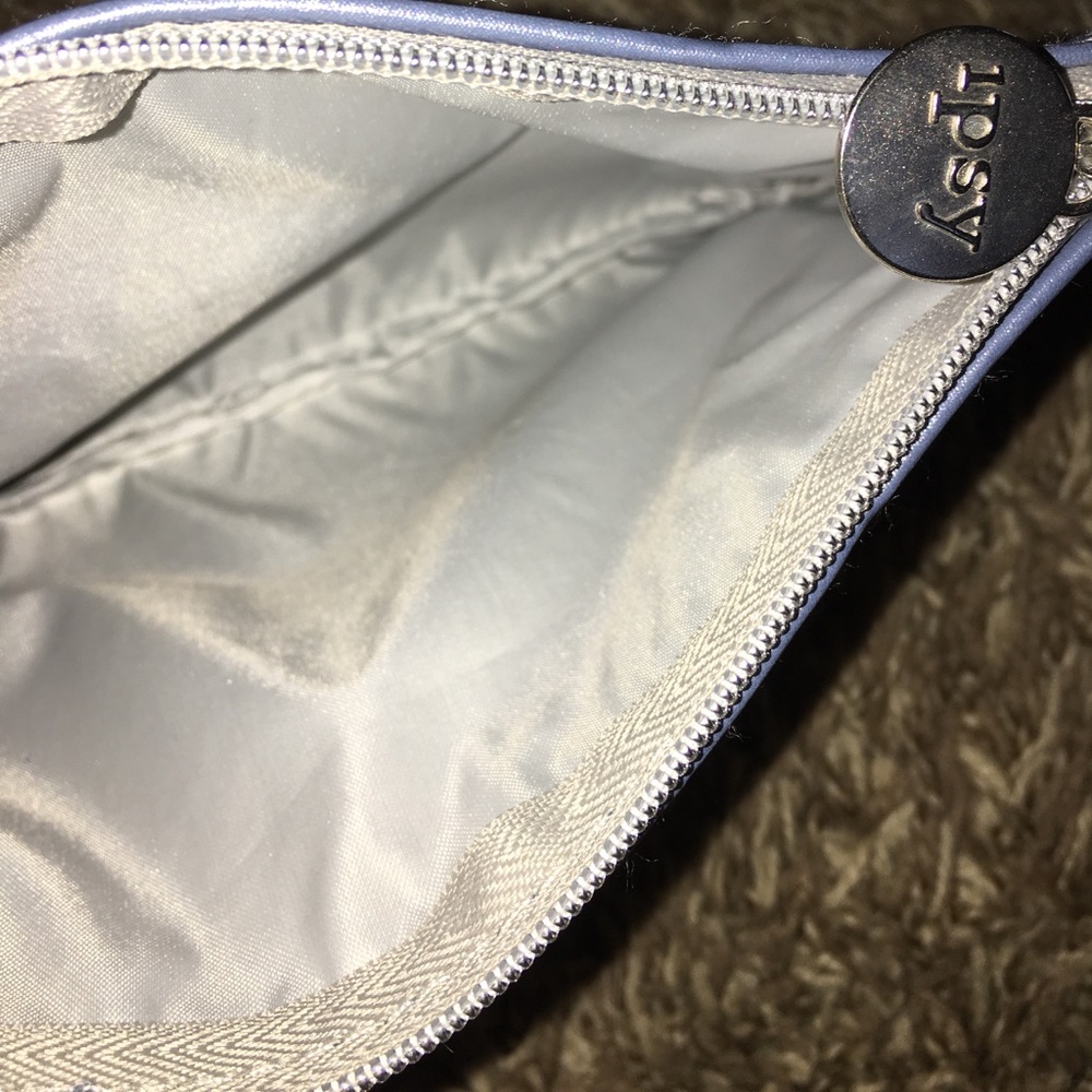 🦄 Metallic makeup bag 🦄 - Picture 2 of 2