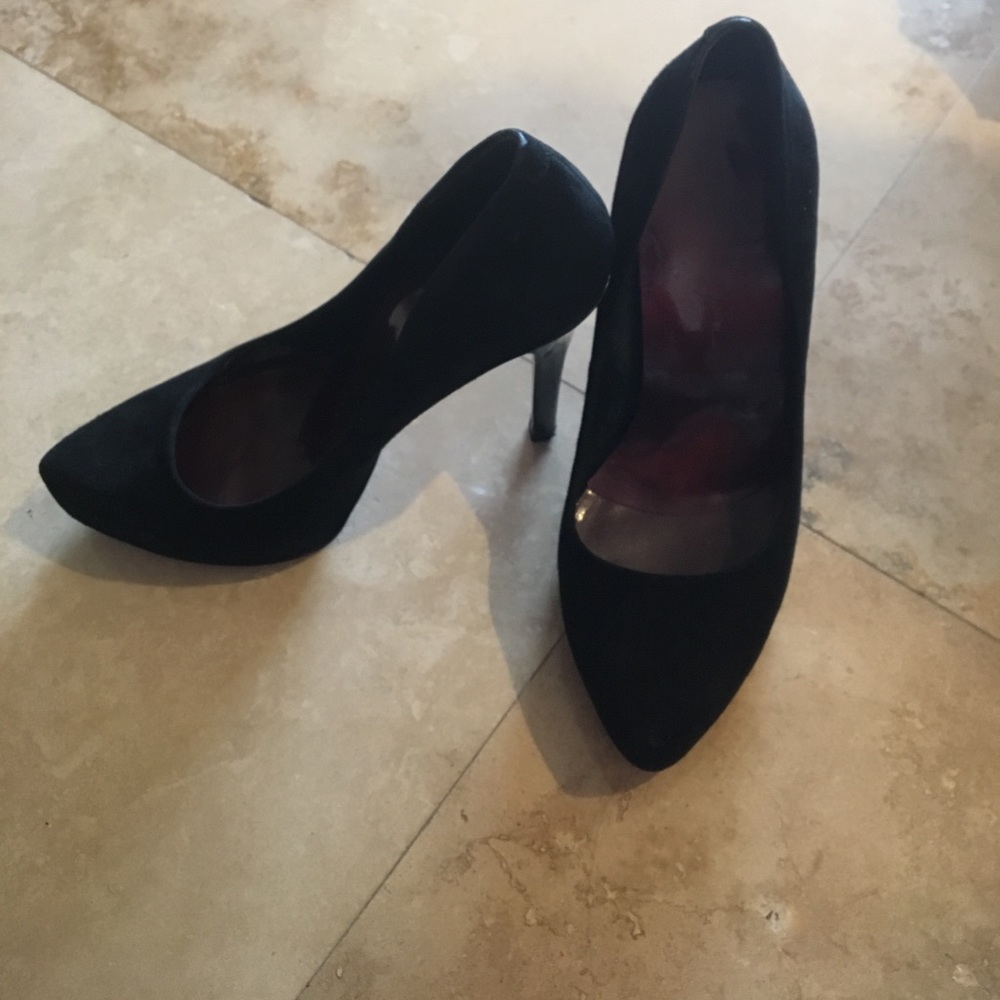 Gently used Jessica Simpson black high heels.