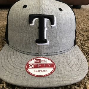 Black and Gray Texas Rangers New Era SnapBack