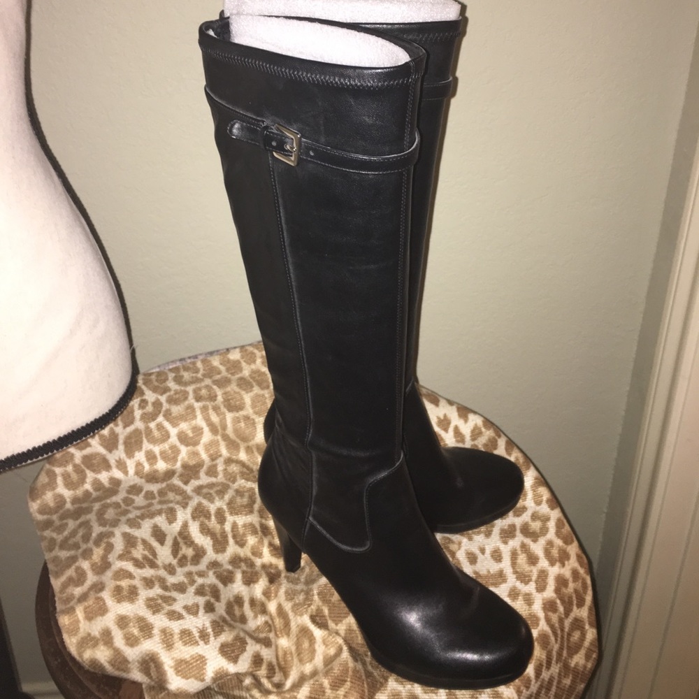 Boots - Picture 2 of 3