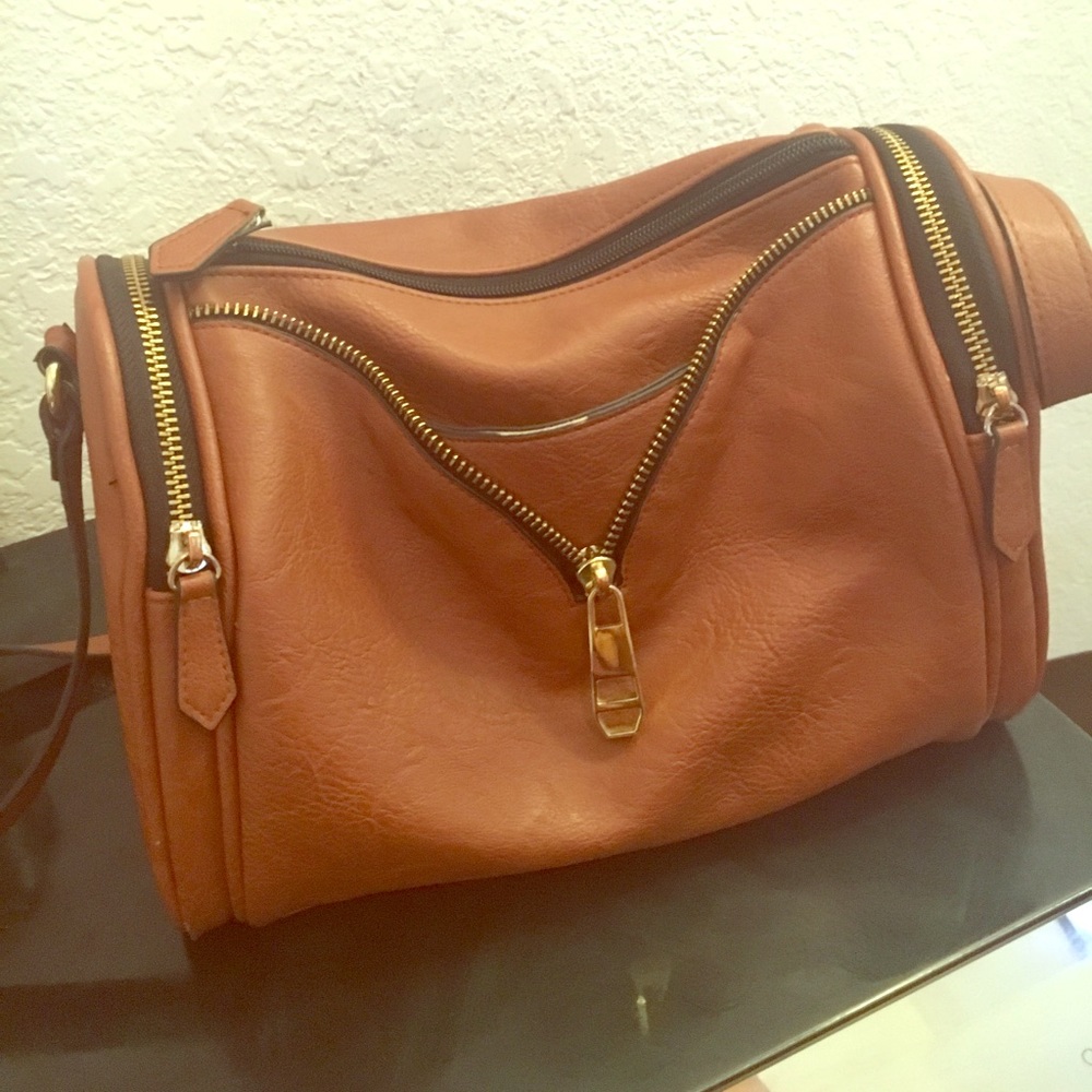 Madden Girl Zippers cross body  👜 ⚡️Price Drop‼️