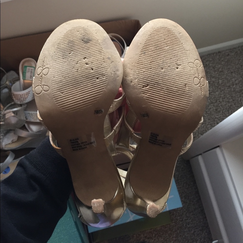 Jessica Simpson Gold Sandals. Size 7.5 - Picture 4 of 4