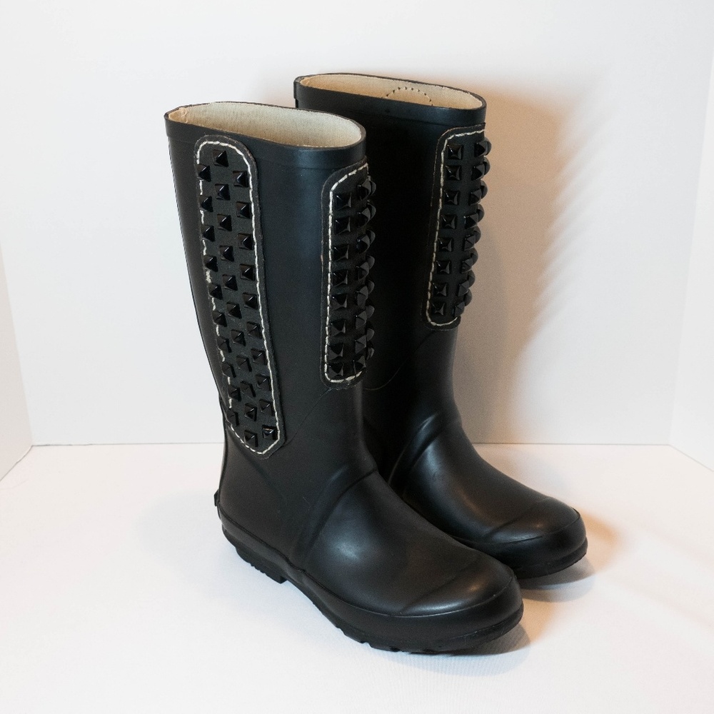 BCBG MAXAZRIA rainboot