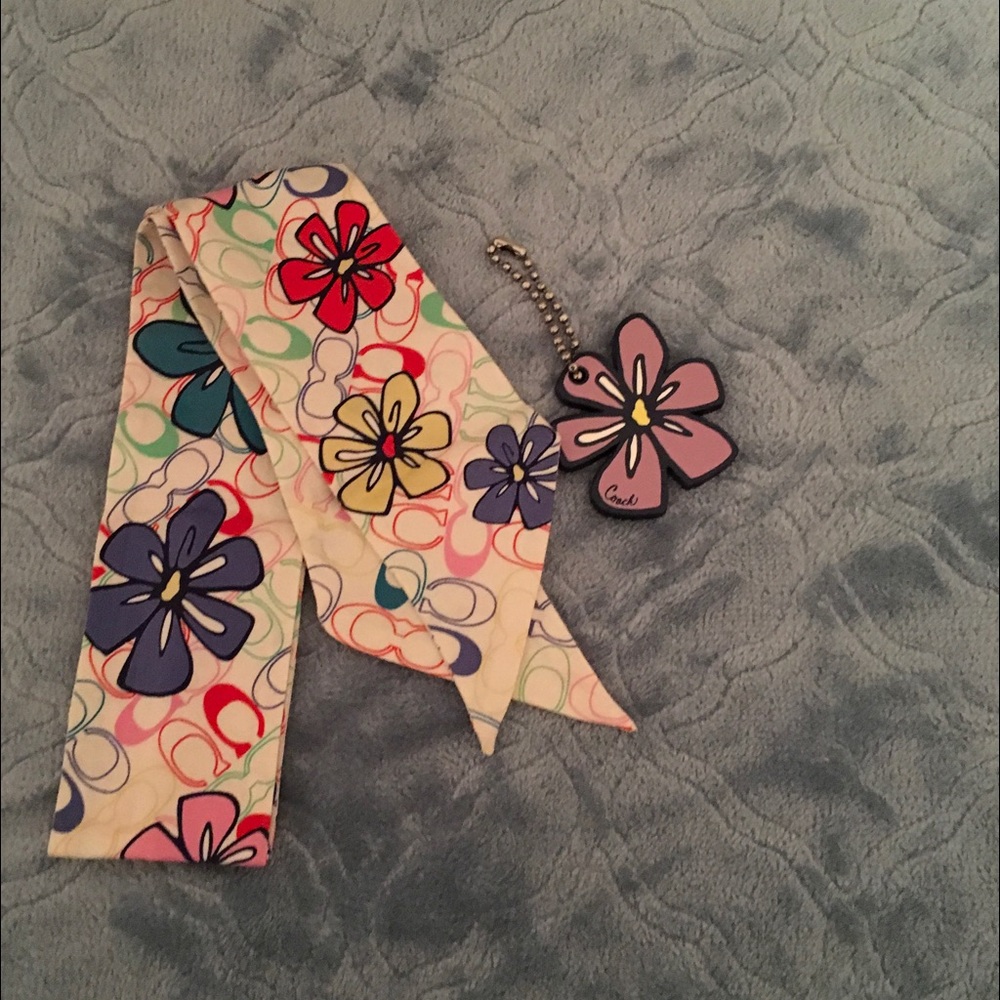 **SOLD**  Coach Daisy Hang Tag & Scarf Set