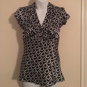 Black and white circle patterned junior shirt