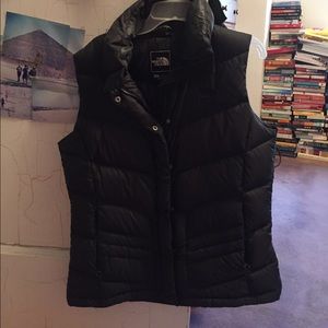 Black puffy north face vest