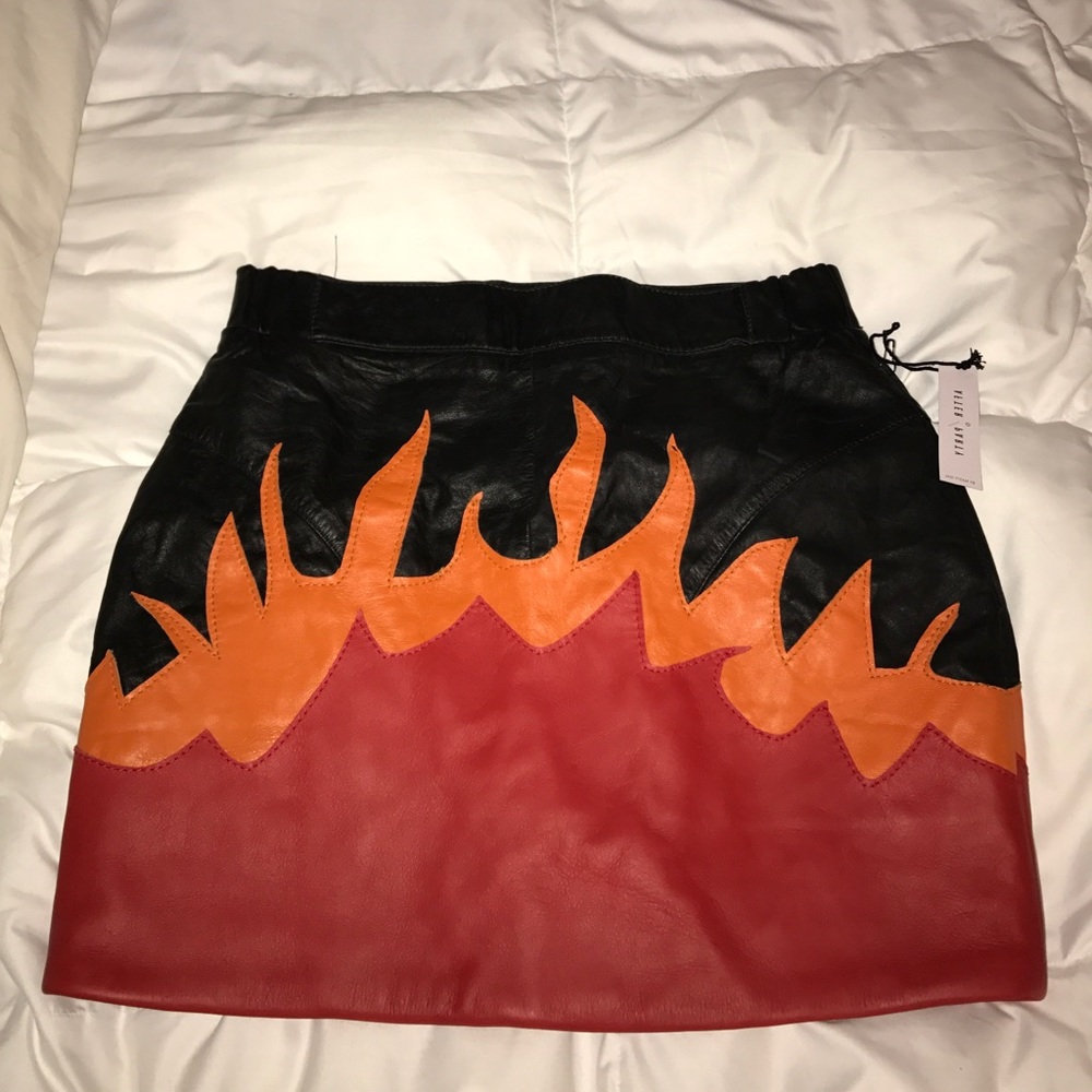 Mid rise flame skirt.