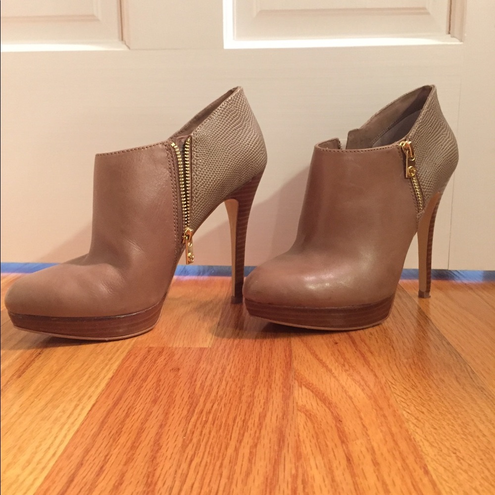 Micheal Kors ankle booty