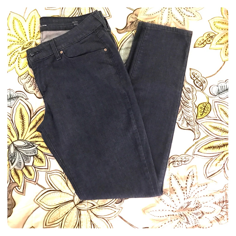 Levi's Demi curve