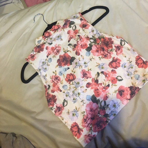 WET SEAL HIGH NECK CROP TOP - Picture 2 of 2