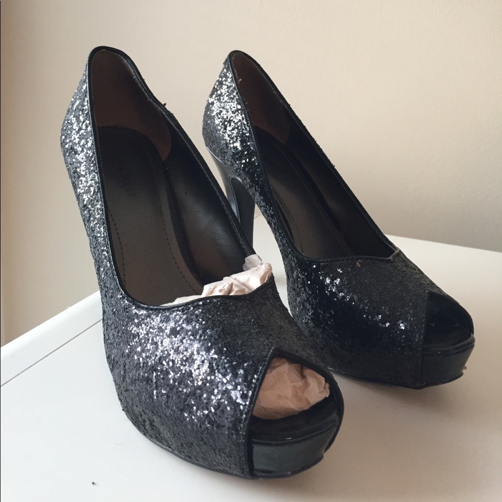 Nine West black sequin pumps