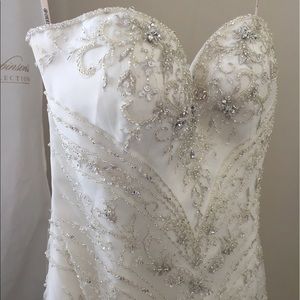Maggie Sottero size 10 European Wedding Gown.