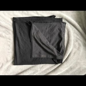 LULULEMON BLACK BLANKET SCARF