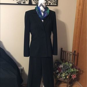 Liz Claiborne Black Long Sleeve Blazer Pant Suit