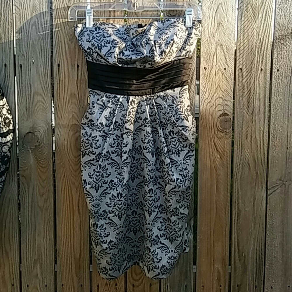 SUPER CUTE Strapless Cocktail Dress by Snap