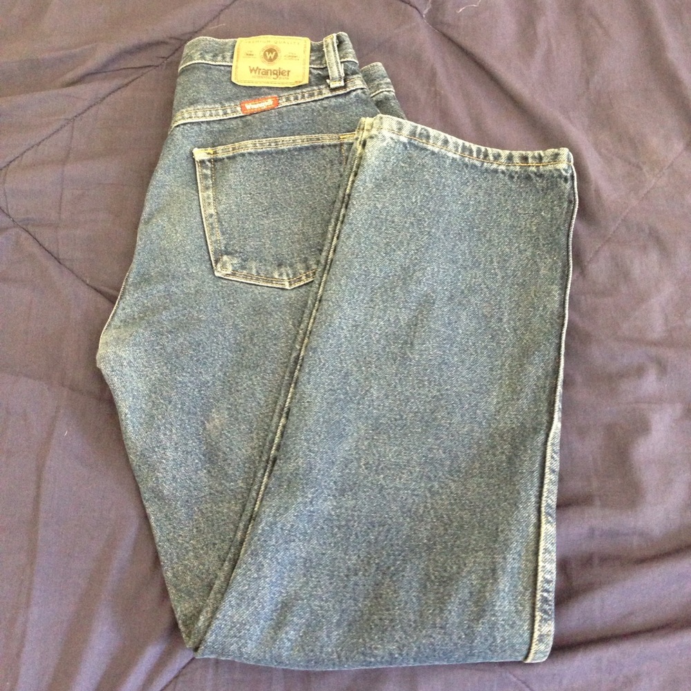 Wrangler jeans size 31 x 30 darker blue