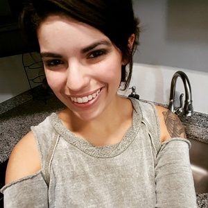 Meet your Posher, Thalia