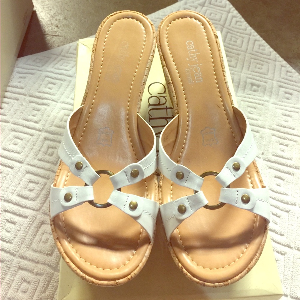 New wedge sandal in white size 8