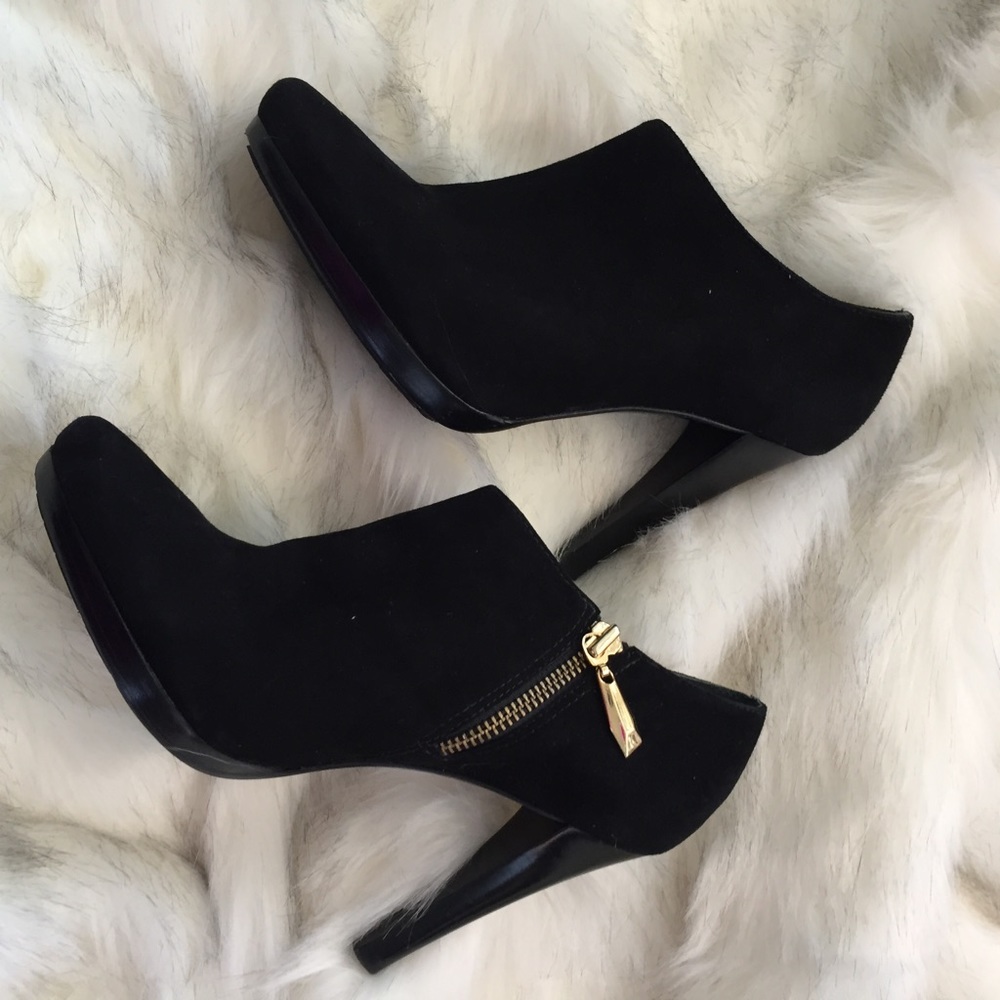 DVF Black Suede Side Zip Ankle Booties Size 7M