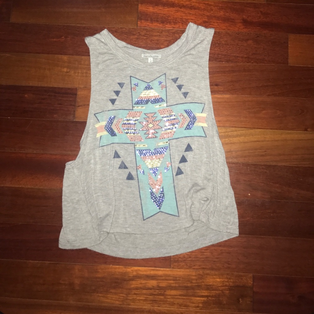 grey tank top