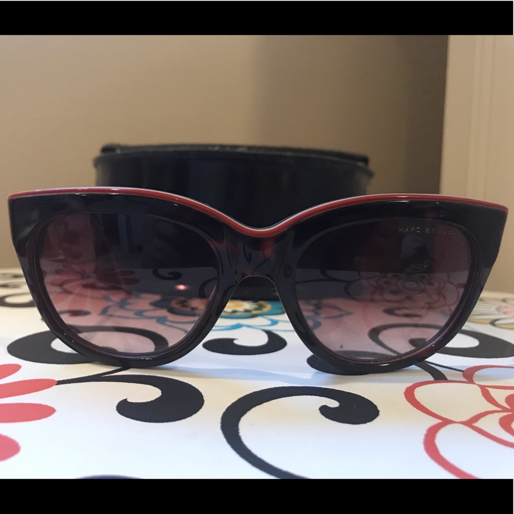Oversized sunglasses - Picture 1 of 4