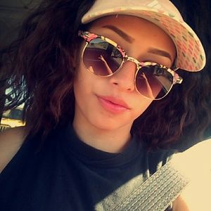 Meet your Posher, Marie