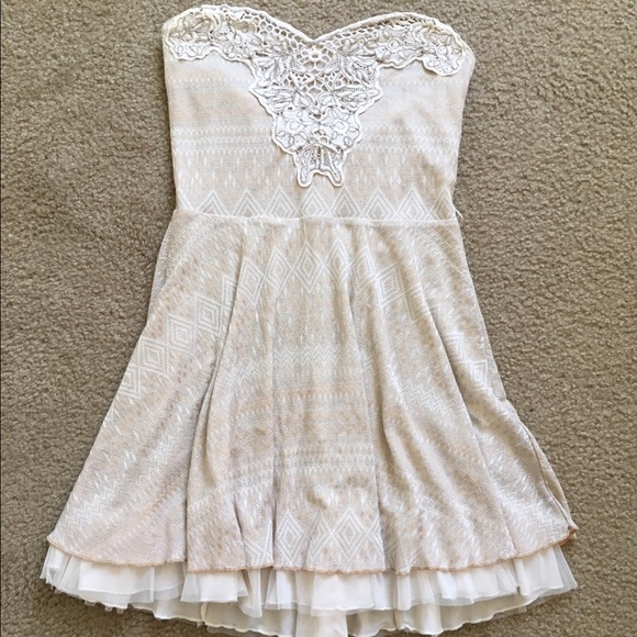 Free People Dresses & Skirts - Embroidered FP Sleeveless Dress