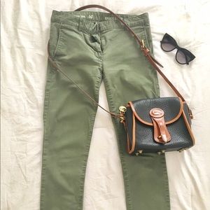 ✨🌿Cute and comfy green khakis from Gap