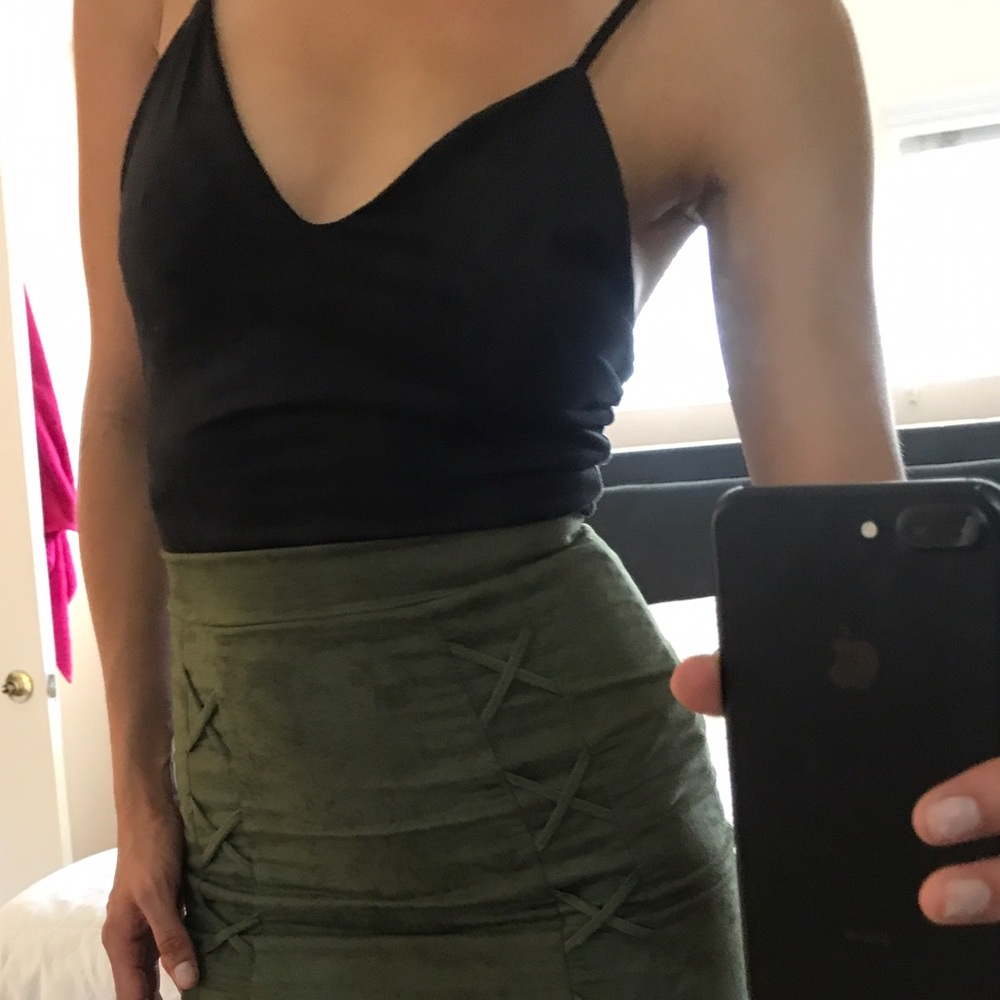 faux suede backless // bodysuit - Picture 3 of 5