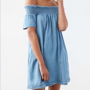 NWOT Alice & UO Hermoine off-the-shoulder dress XS