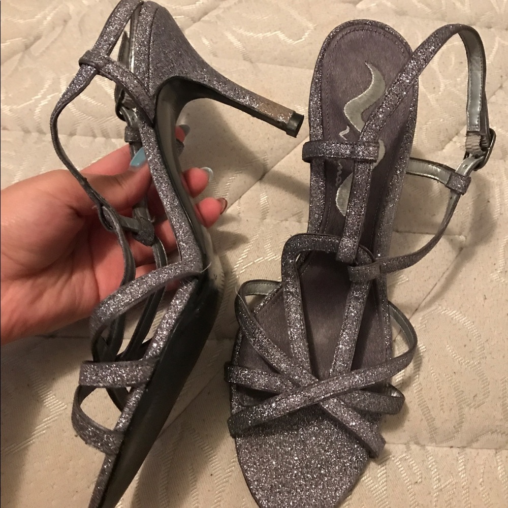 Heels - Picture 2 of 2