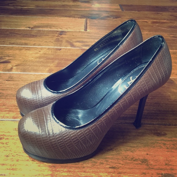 Yves Saint Laurent pumps - Picture 2 of 5