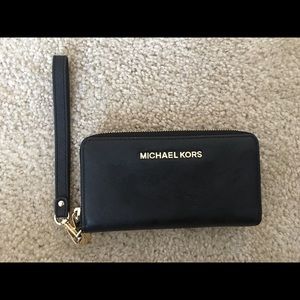 ⚡️FLASH SALE⚡️Michael Kors Jet Set Wallet