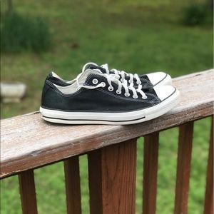 🔥Pre-Owned Converse Low Top 🔥