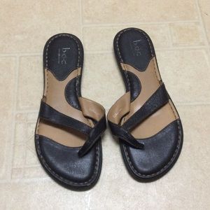 B.O.C women brown sandals flip flop size 10 M
